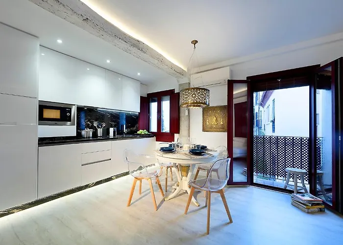 Art Chapiz Apartments